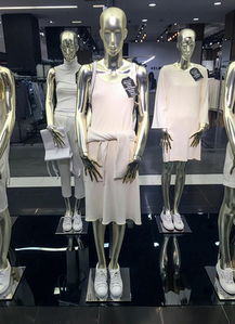 时尚衣橱指南 不容错过的女装品牌与零售新风尚