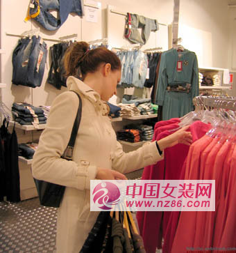 巧用心思 激活顾客购物本能，提升服装服饰零售业绩